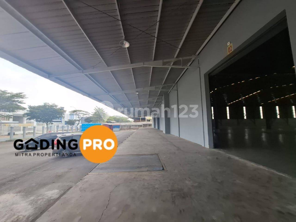 Large Industrial Warehouse with Loading Docks in Cikarang