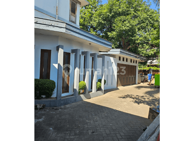 Spacious House Near BCA Diponegoro with Wide Access