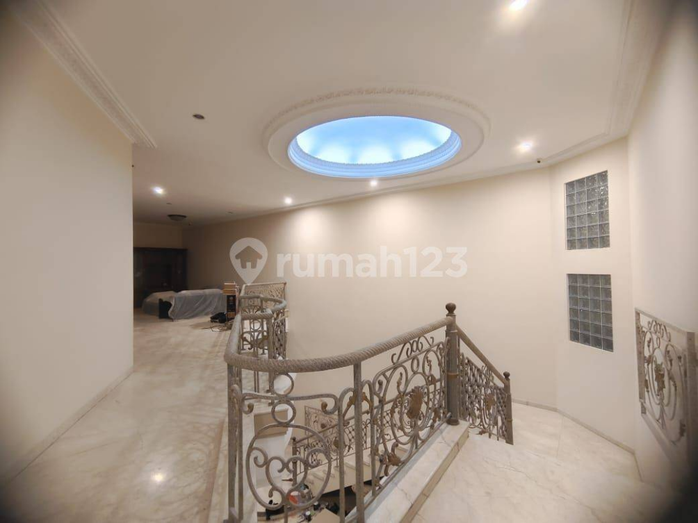 Luxurious Marble House Near Grand City