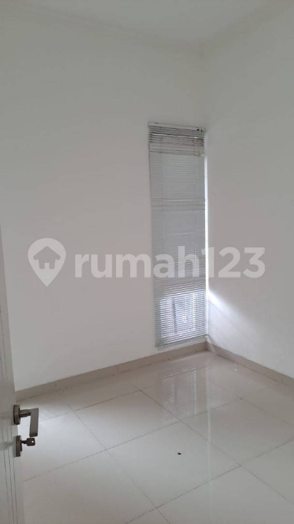 Modern 3-Bedroom Townhouse with Carport