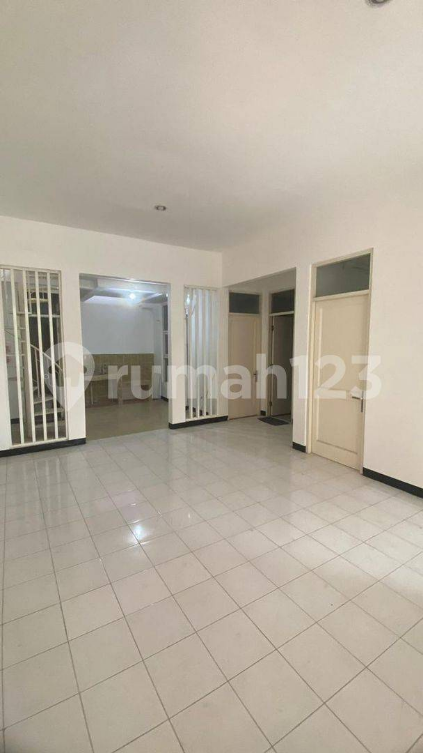 Minimalist Semi-Furnished House Near Modern Market