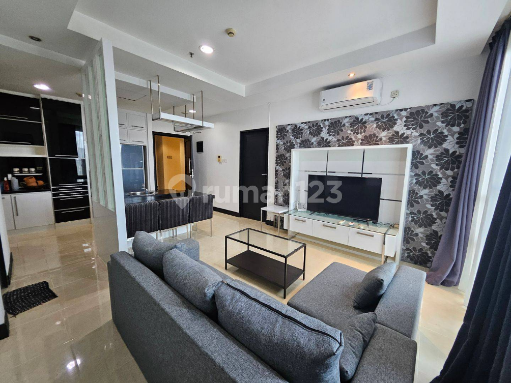 Modern 3-Bedroom Apartment with Designer Interior