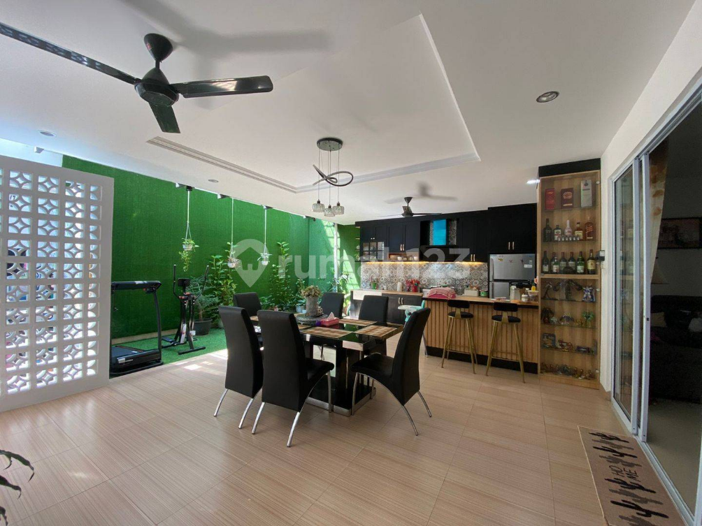 Luxurious 2-Story House with Modern Kitchen in Batam