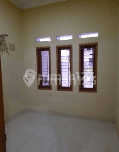 Spacious 3-Bedroom House with Carport in Kopo