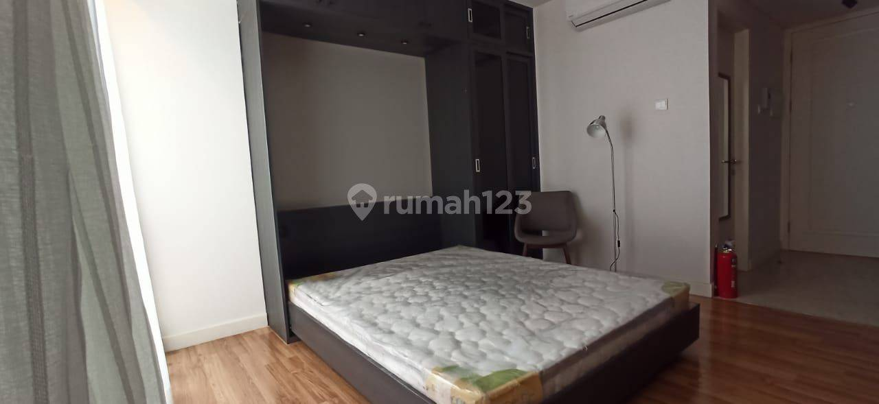 Furnished Studio Apartment with Garden View