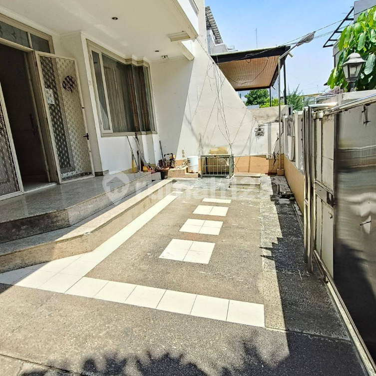 Spacious 5-Bedroom House in Pluit Sakti