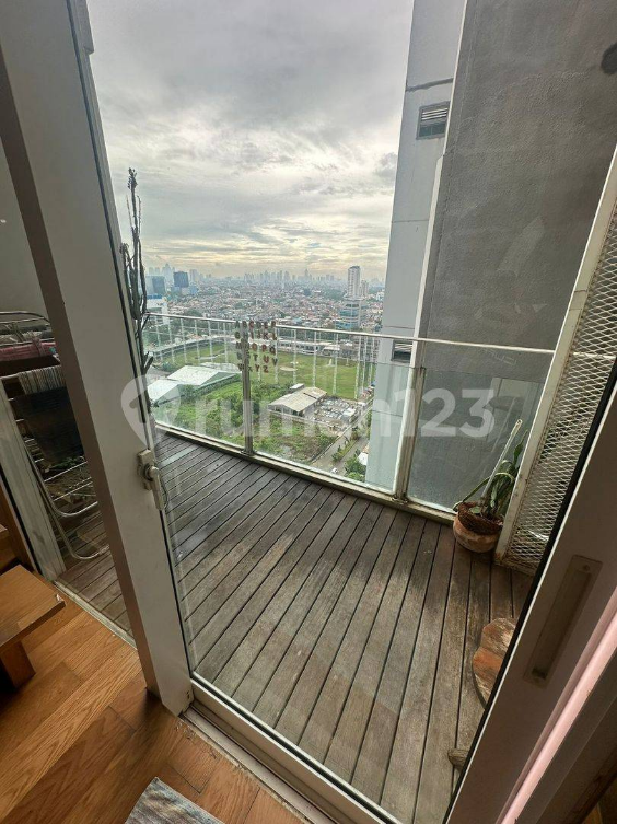 Modern 2-Bedroom Duplex with City Views