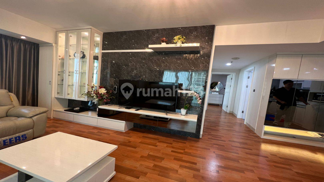 Modern 2-Bedroom Apartment Near UPH with Designer Interior