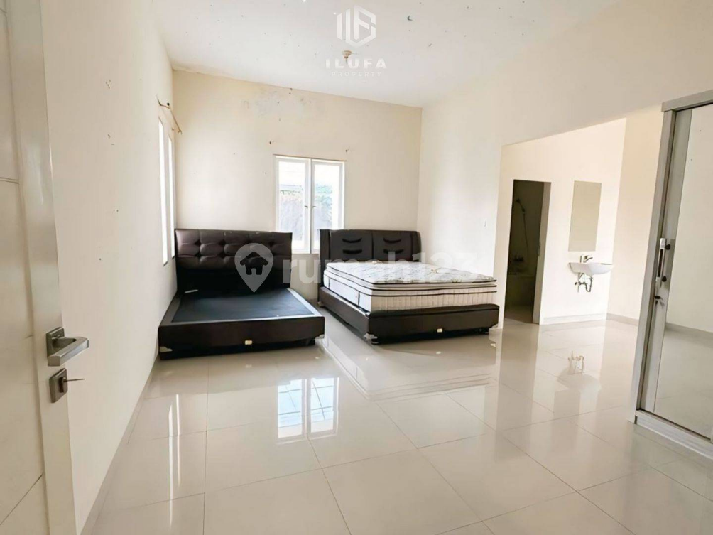 Luxurious 4-Bedroom House with Pool in Kemang