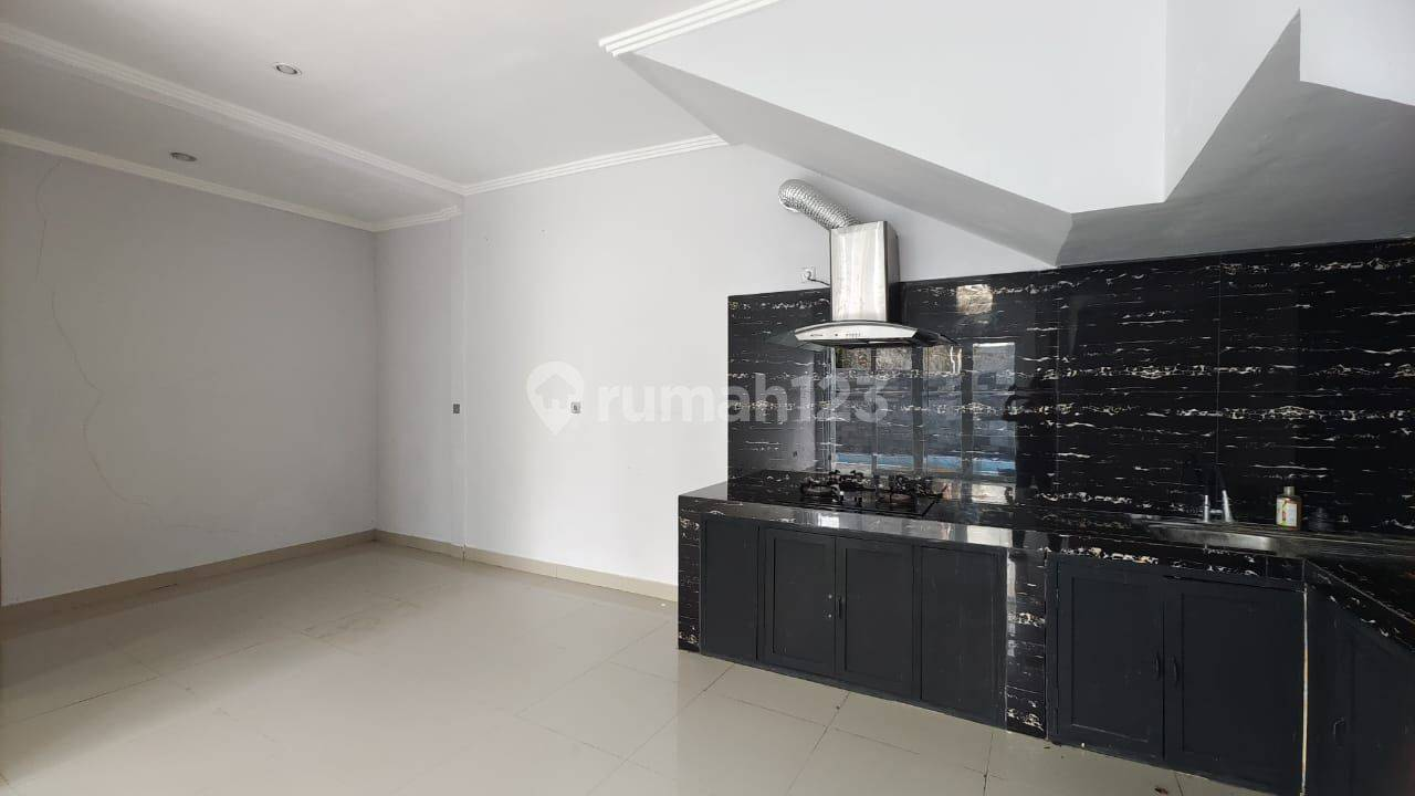 Modern 3-Bedroom House with Private Pool