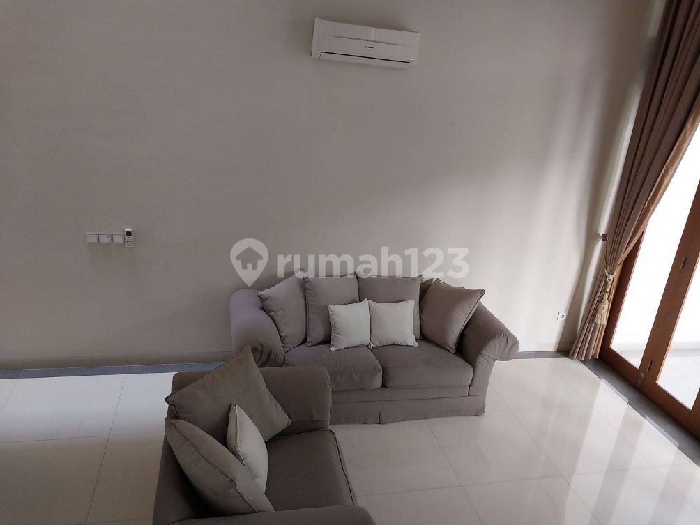 Elite Pondok Indah House with Garden and Security