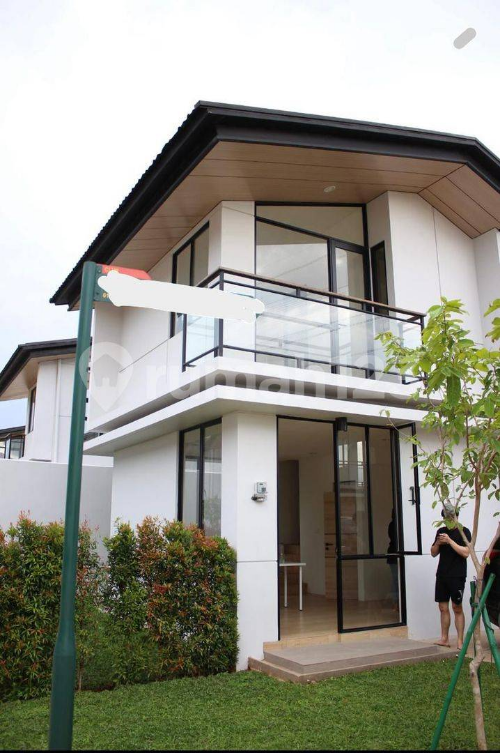 Modern Two-Story House Near UPH and Amenities