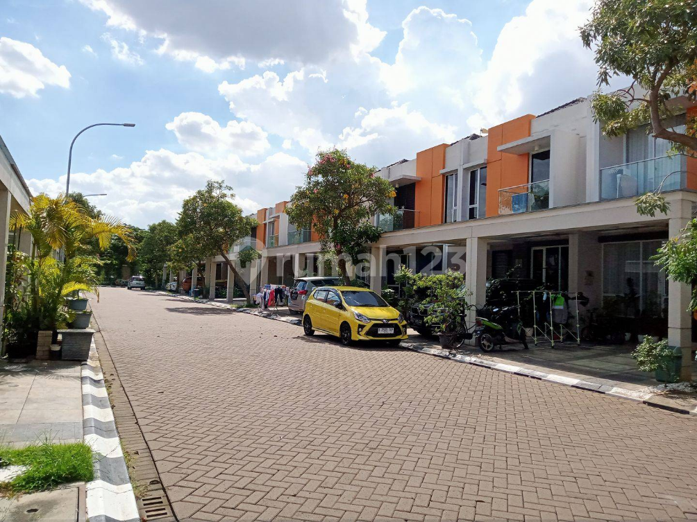 Modern Townhouse with Designer Interior