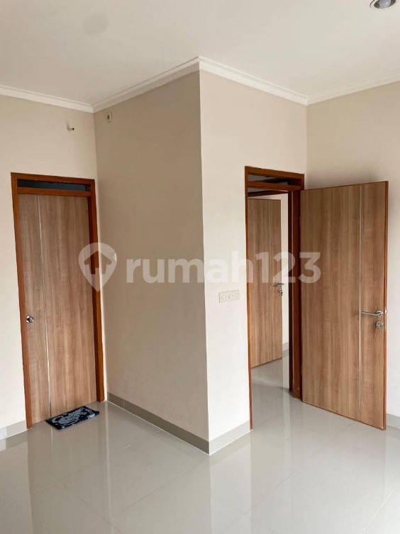 Semi-furnished 2-bedroom house with garden access
