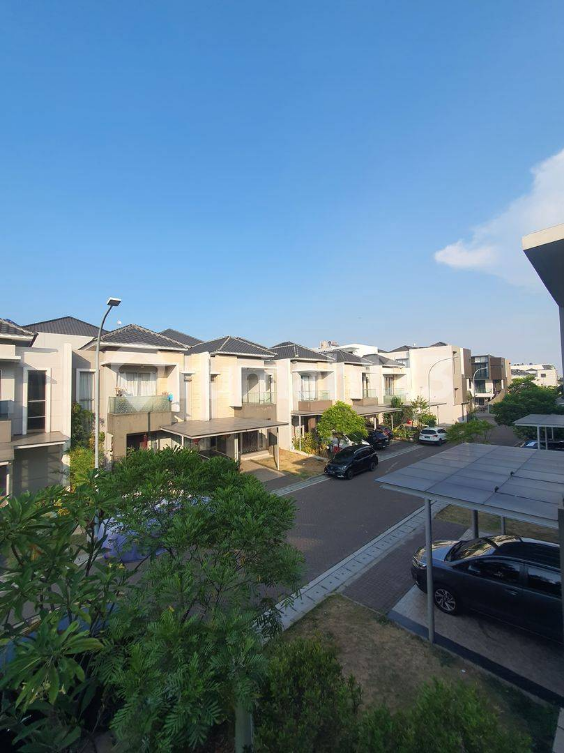 Modern 2-Story House with 3+1 Bedrooms