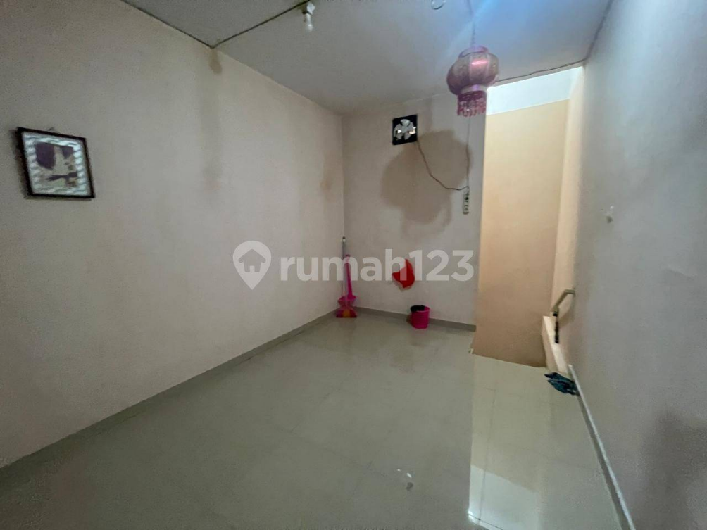 2-Story House in Jelambar with 1 Bedroom