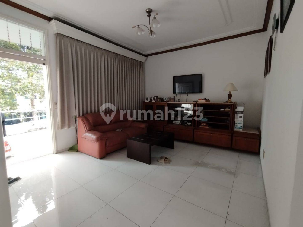 Luxurious Classic House Near Pasteur with Garden
