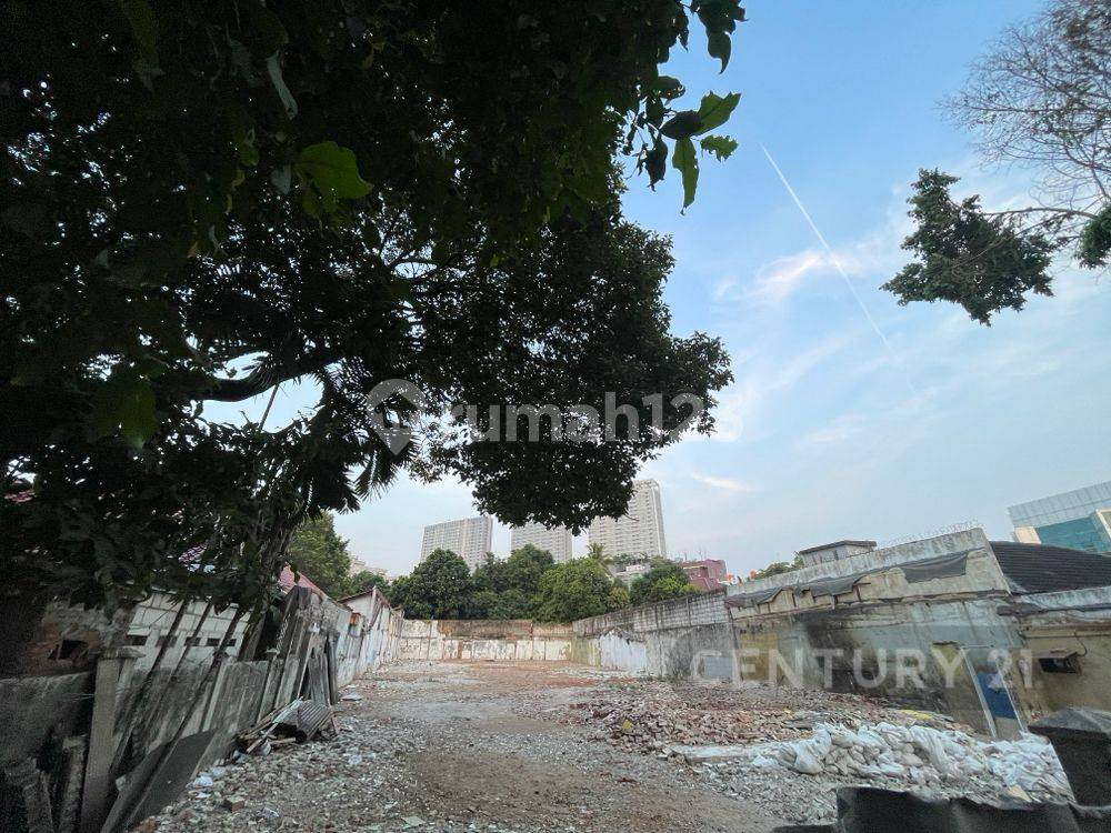 Large Commercial Land Plot in Menteng Area