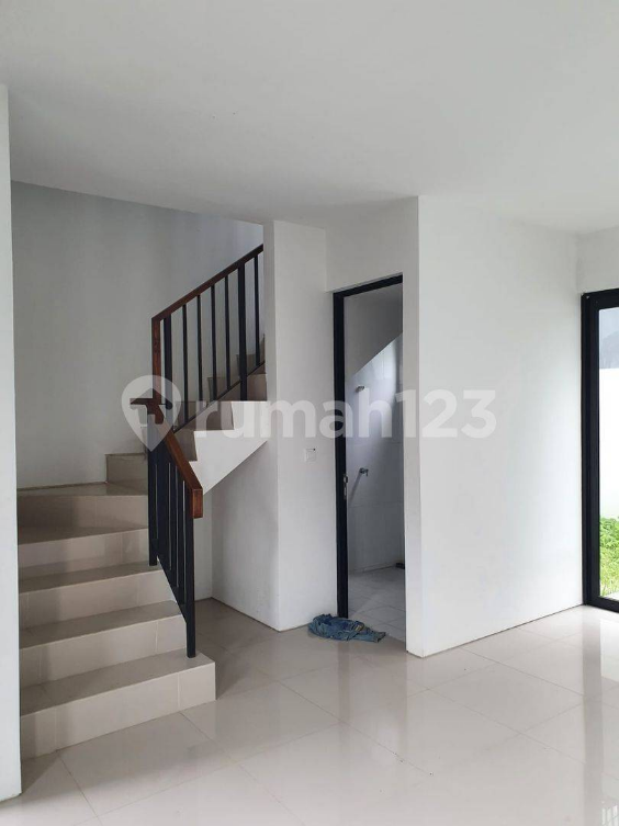 Modern 2-Bedroom Townhouse with Pool Access