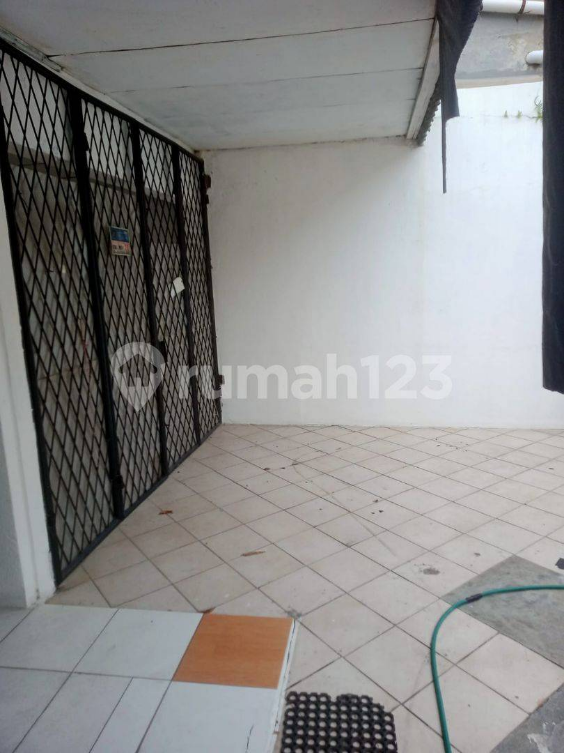 Spacious 3-Bedroom House in Jelambar Area