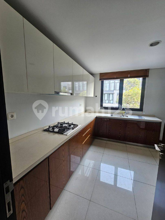 Modern 5-Bedroom House in Navapark Lakewood