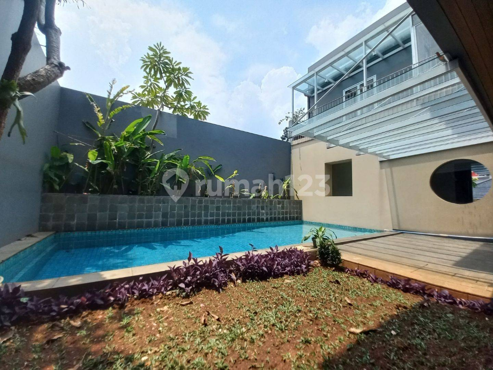 Modern House with Pool Near Senopati