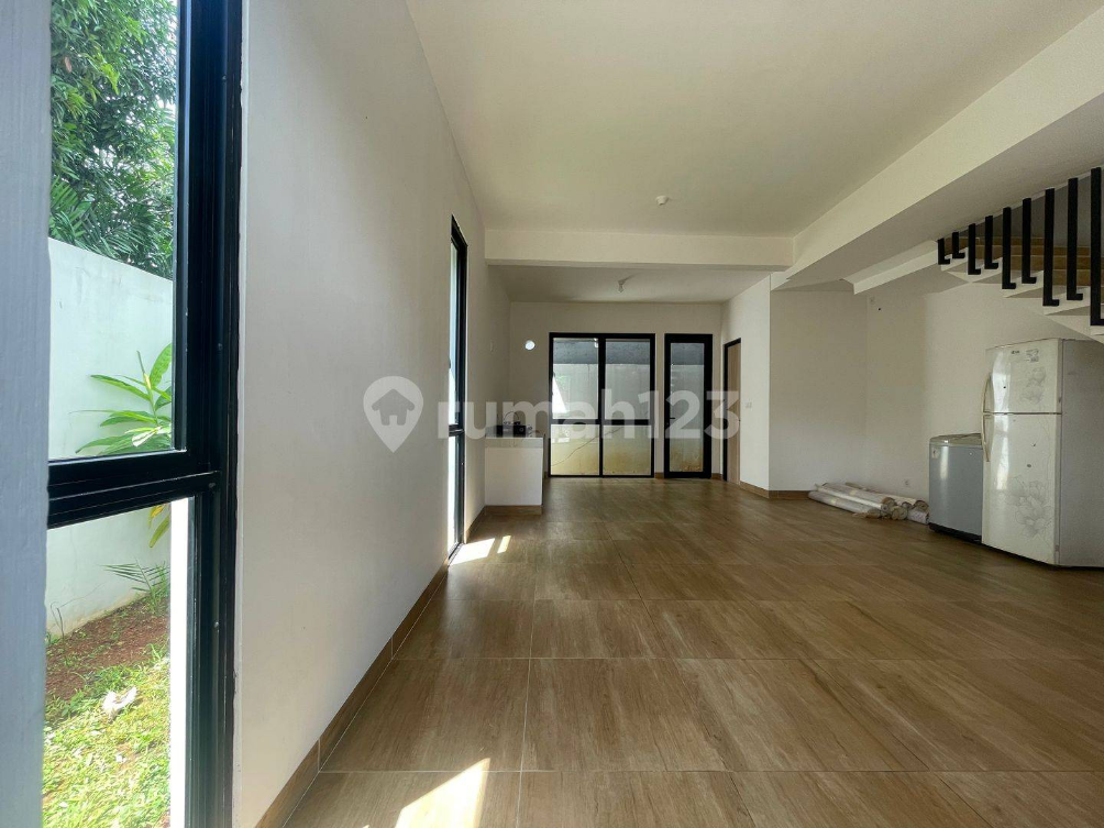 Modern 2-Story House Near UPH with 3 Bedrooms