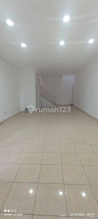 Spacious Commercial Shophouse on Batununggal Main Road
