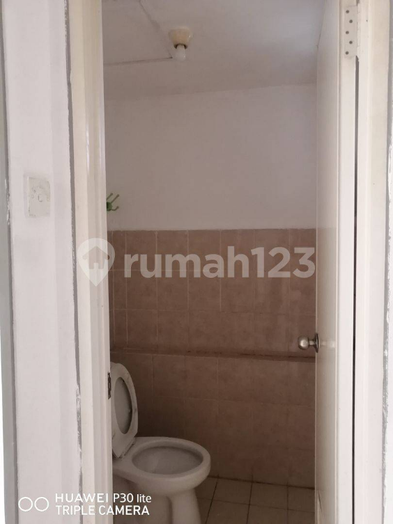 Modern apartment with pool view in Pluit