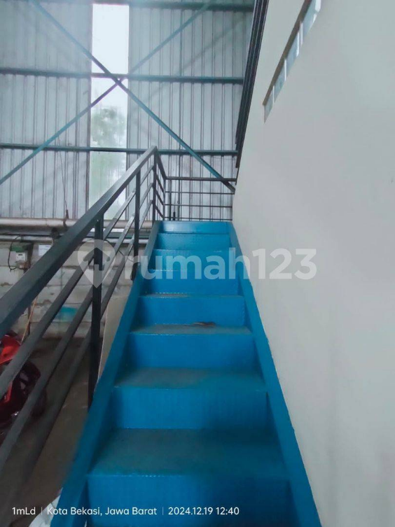 Large Warehouse with Crane and Office Space