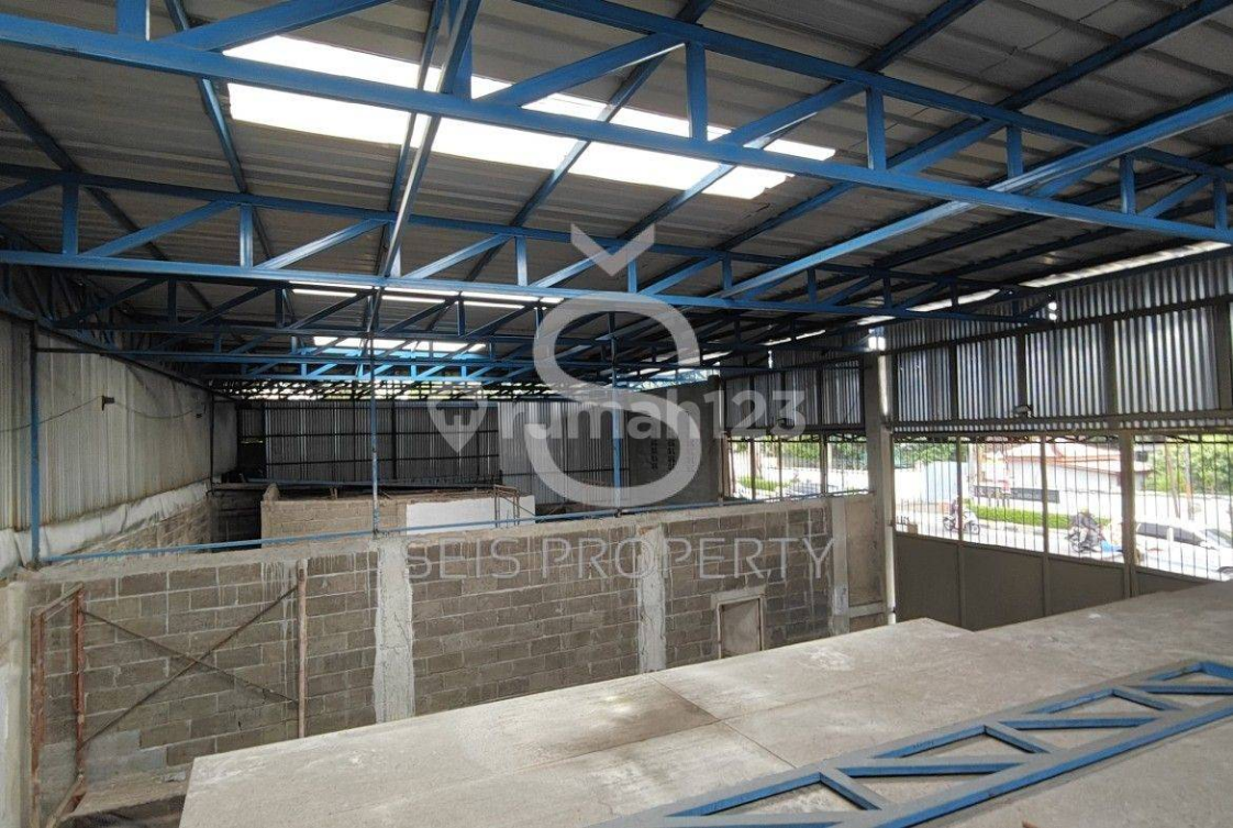 Large Industrial Warehouse with Office Space