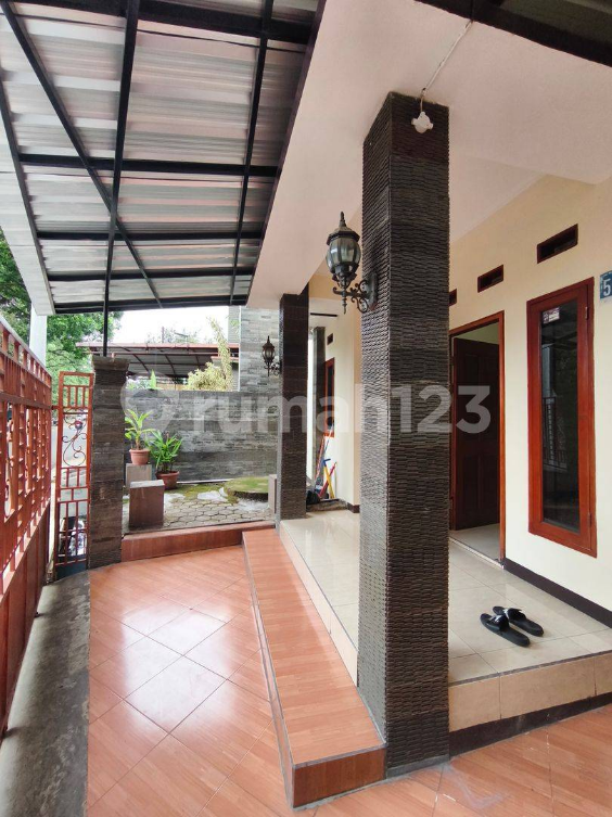 Spacious 4-Bedroom House with Carport in Buah Batu