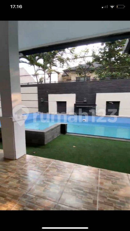 Spacious Villa with Pool in Batununggal