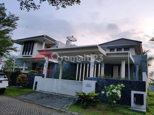 Luxurious Villa with Pool in Ixora Valley