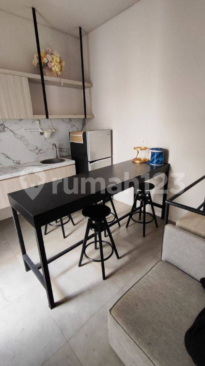 Modern Furnished Townhouse with Studio Space