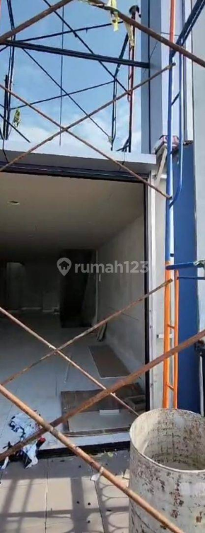Brand New 4-Floor Commercial Building Near Seafood Area
