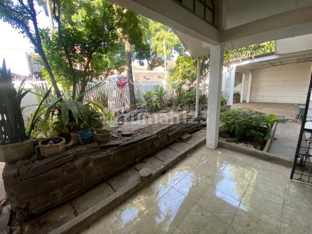 Spacious 3-Bedroom House with Garden in Turangga