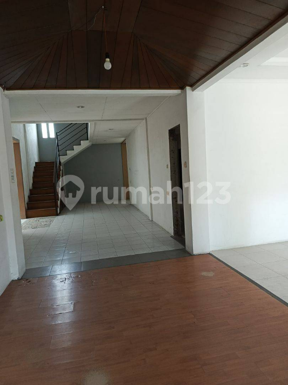 Spacious 2-Story House on BKR Street