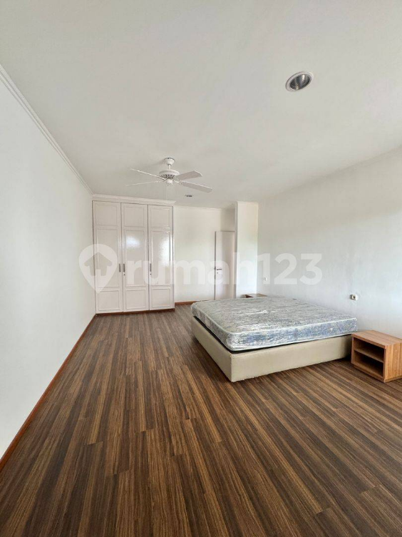 Luxurious 4-Bedroom House with Pool and Garden