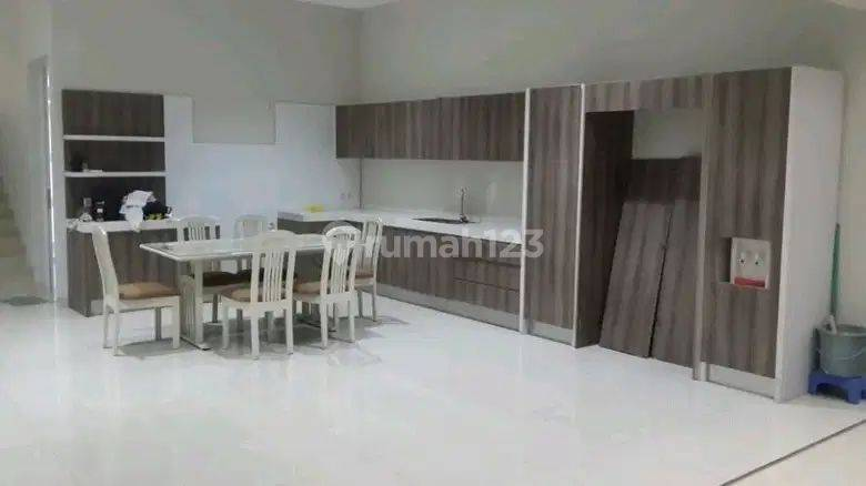 Modern House in Pondok Indah Jakarta Selatan