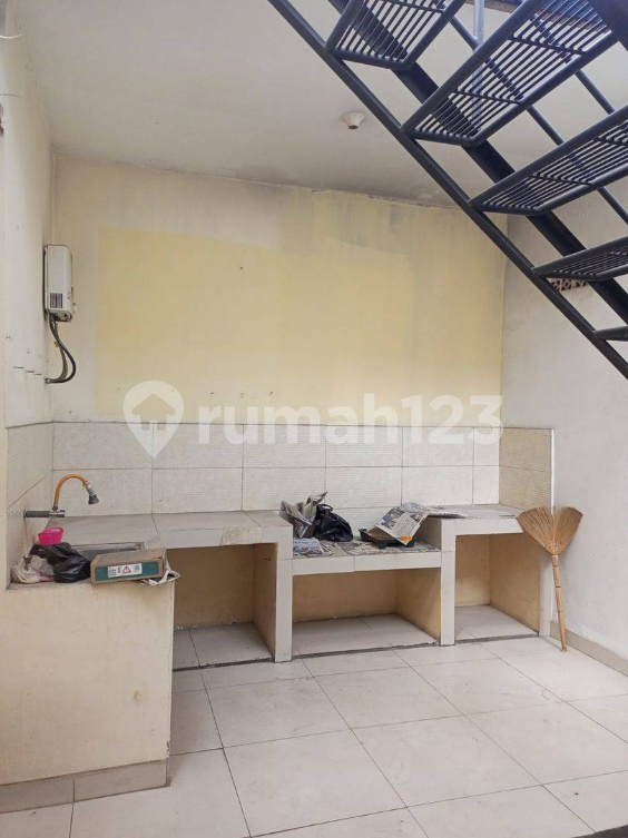 Spacious 3-Bedroom House with Carport
