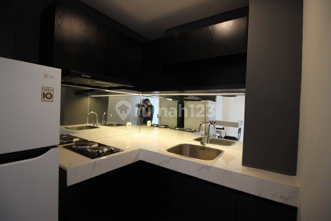 Modern 2 Bedroom Apartment with Pool View