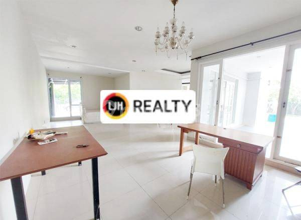 Modern Cluster House in Central City Location