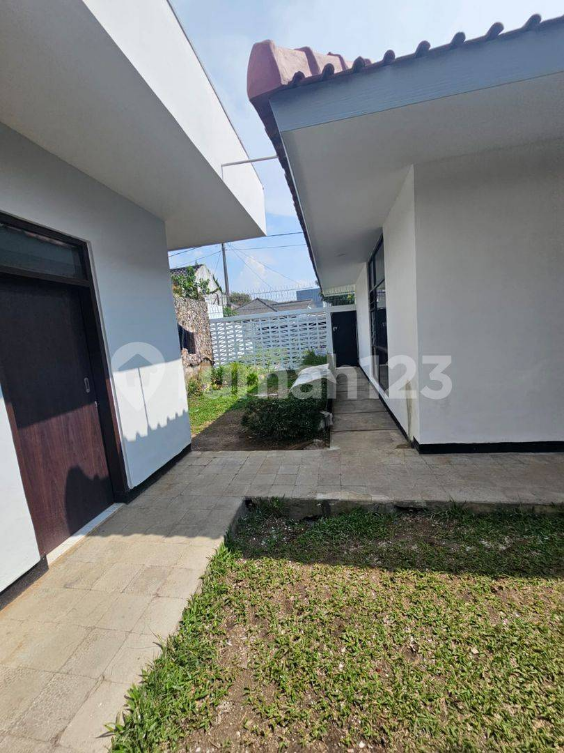 Spacious House with Large Garden Near Toll