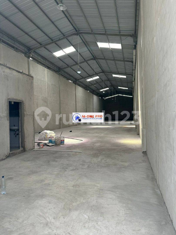 Large Industrial Warehouse with Container Access