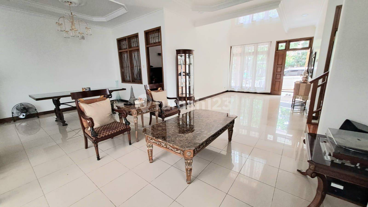Spacious 5-Bedroom House Near Pacific Place Mall