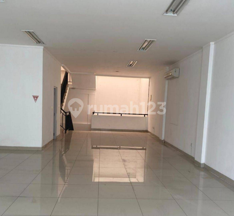 Spacious 4-Floor Commercial Shophouse Near Schools