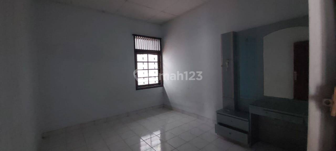 3 Bedroom House in Semarang Tengah