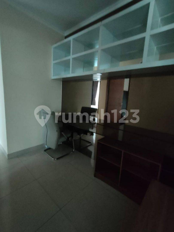 Modern Furnished Apartment with Built-in Kitchen
