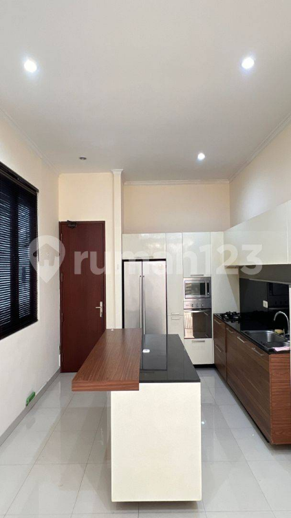 Luxurious 4-Bedroom Townhouse with Private Pool